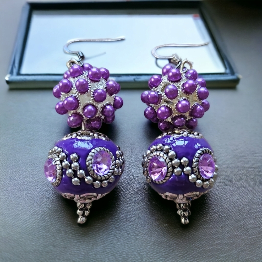 Funky Handcrafted Ball Bead Silver Tone Pierced Earrings - Picture 6 of 7